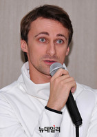 [포토] 인사말하는 마린스키발레단 무용수 필립 스테핀