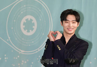 [포토] 가요계 복귀한 워너원 리더 윤지성