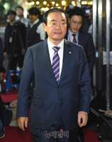 [포토] 의장실로 향하는 장병완 원내대표