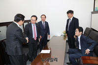 [포토] 한자리에 모인 여야 5당 원내대표