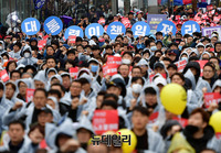 [포토] 국회 앞 찾은 민노총 "대통령이 책임져라"