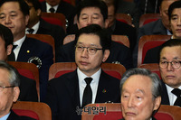 [포토] 故 김영삼 전 대통령 추도식 참석한 김경수 경남지사