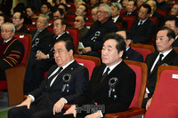 [포토] YS 추도식 찾은 문희상-이낙연