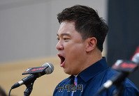 [포토] 뮤지컬 '팬텀' 연습실, 열창하는 정성화