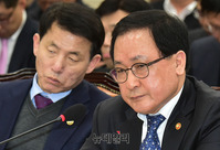 [포토] 국회 출석한 유영민 과학기술정보통신부 장관