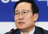 [포토] 모두발언하는 홍영표 민주당 원내대표