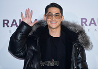 [포토] 모델 배정남, 패딩 입고 멋짐폭발