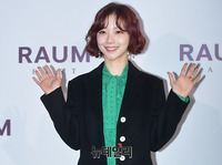 [포토] 배우 김규선 "오픈 축하해요"