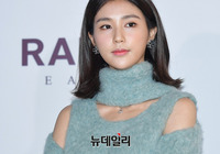 [포토] 어깨라인 드러낸 모델 비비안