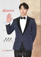 [2018AAA] 턱시도 입은 배우 진주형