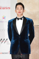 [2018AAA] 레드카펫 오른 배우 정해인