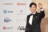 [2018AAA] 이병헌, 레드카펫 마지막 주인공