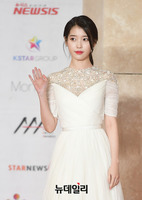 [2018AAA] 화이트드레스 입은 아이유