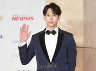 [2018AAA] 인사하는 배우 진주형