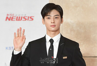 [2018AAA] 레드카펫 입장하는 차은우