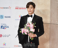 [2018AAA] 꽃 든 배우 성훈