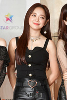 [2018AAA] 어깨라인 노출한 구구단 세정