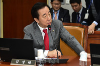 [포토] 질문하는 김성태 자유한국당 원내대표