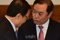 [포토] 인사하는 이해찬-김병준