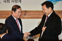 [포토] 초월회, 인사 나누는 김병준-손학규