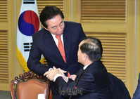 [포토] 인사 나누는 김성태-태영호