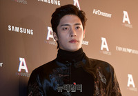 [포토] 어센틱 바이 에어드레스 수상한 배우 성훈