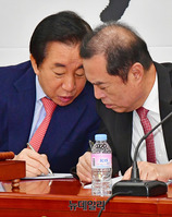 [포토] 대화 나누는 김병준-김성태