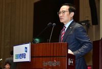 [포토] 의원총회, 발언하는 홍영표 원내대표