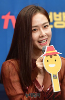 [포토] 인사말하는 배우 홍수현