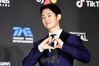 [2018MAMA] 정해인, 여심 훔치는 하트