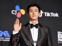 [2018MAMA] 턱시도 입은 배우 이기우