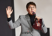 [2018MAMA] 출연진 소개하는 MC배