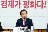 [포토] 모두발언 하는 김성태 자유한국당 원내대표