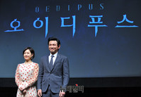 [포토] 배해선-황정민 "환상 호흡 기대하세요"