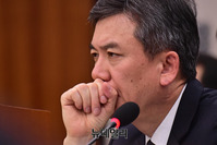 [포토] 굳은 얼굴의 정인수 코레일 부사장