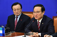 [포토] 모두발언하는 홍영표 더불어민주당 원내대표