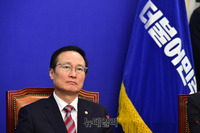 [포토] 생각에 잠긴 홍영표 더불어민주당 원내대표
