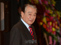 [포토] 배우 이순재, 베스트 주연상 수상