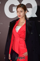 [포토] 코트 걸친 모델 한으뜸