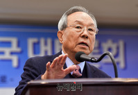 [포토] 자유진영 대토론회, 격려사하는 박관용 전 국회의장