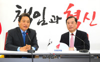 [포토] 김병준 비대위원장 면담하는 이학재 의원