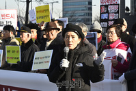 [포토] 대한민국역사박물관 규탄하는 박선영 물망초 이사장