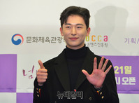 [포토] '넘버식스' 포즈 취하는 권영민