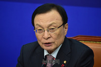 [포토] 긴급 당정, 모두발언하는 이해찬 대표