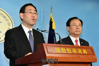 [포토] 사법난국 규탄하는 주호영-이주영