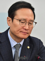 [포토] 정책조정회의 참석한 홍영표 원내대표