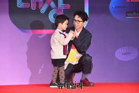 [포토] 봉태규, 자상한 아빠의 미소
