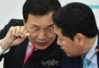 [포토] 대화 나누는 손학규-김관영