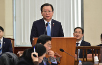 [포토] 인사말 하는 김부겸 장관