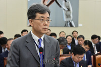 [포토] 보고하는 김현종 산업통상자원부 통상교섭본부장